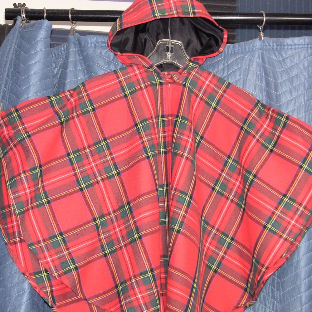 O'Neil of Dublin Hooded Cape - size L